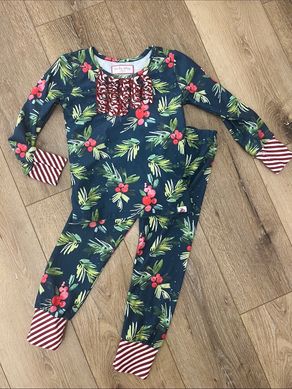 Cheeky Plum Green Holiday Holly Christmas Floral Pajama Set 4T